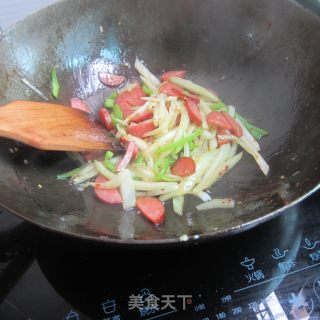 白菜青椒炒火腿的做法步骤：8