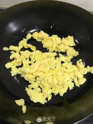 鸡蛋炸酱面的做法步骤：2