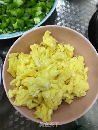 鸡蛋炸酱面的做法步骤：3