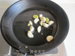 三杯鸡翅的做法步骤：2