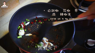 深夜食堂之老坛酸菜牛肉面的做法步骤：4