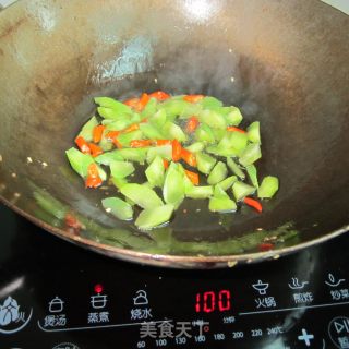 莴笋丁炒虾的做法步骤：3