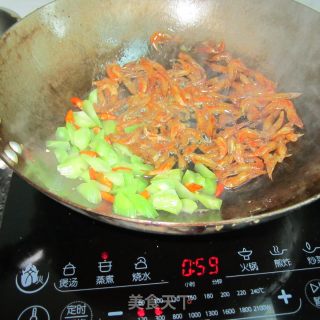 莴笋丁炒虾的做法步骤：6