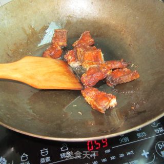 大蒜芹菜烧腊鱼的做法步骤：4