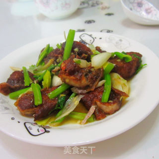大蒜芹菜烧腊鱼的做法步骤：10