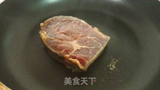 煎牛排的做法步骤：5