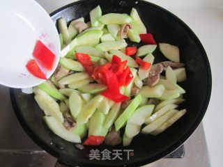 西葫芦炒鸭脯肉的做法步骤：7
