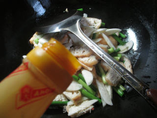 蒜薹油豆腐炒茭白的做法步骤：8