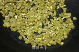 酸爽开胃肉末炒豆角的做法步骤：3