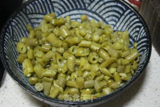 酸爽开胃肉末炒豆角的做法步骤：4