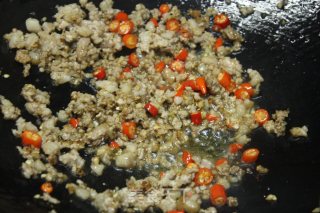 酸爽开胃肉末炒豆角的做法步骤：6