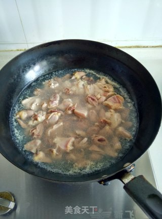 小鸡炖蘑菇的做法步骤：3