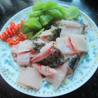 莴笋煮鱼的做法步骤：1