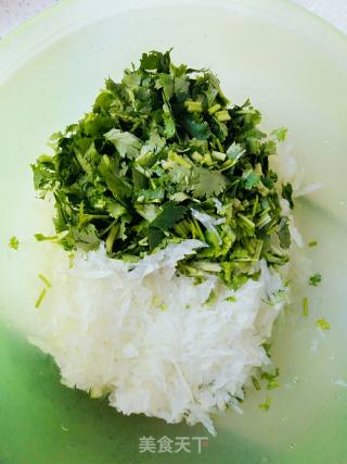 朝阳冬瓜馅大蒸饺的做法步骤：1