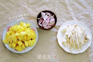 土豆焖饭的做法步骤：2