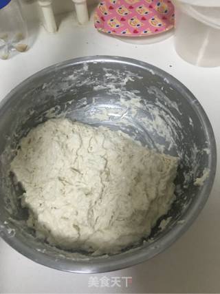葱花饼的做法步骤：1