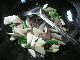 梅豆茭白炒猪肝的做法步骤：10