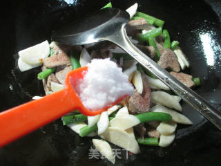 梅豆茭白炒猪肝的做法步骤：12