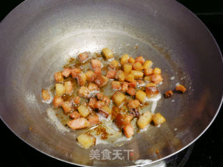 猪颈肉炒玉米四季豆的做法步骤：1