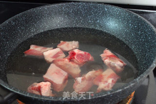 玉米红枣排骨汤的做法步骤：1