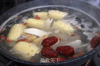 玉米红枣排骨汤的做法步骤：3