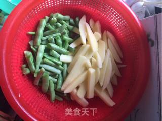 干煸豆角土豆的做法步骤：2