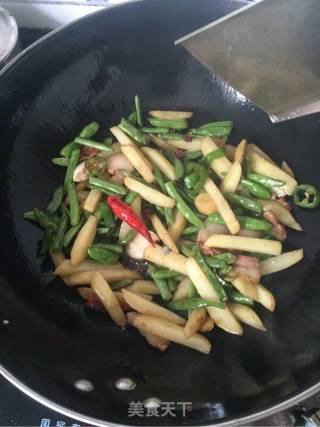 干煸豆角土豆的做法步骤：7