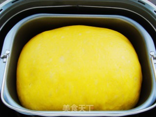 南瓜芝麻面包卷的做法步骤：6