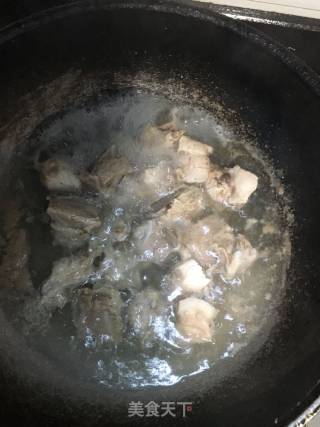 笋烧排骨的做法步骤：2
