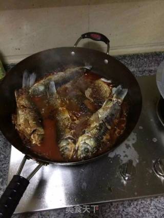 锅巴鲫鱼的做法步骤：3