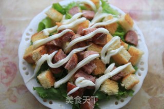 黄金吐司香肠沙拉的做法步骤：14