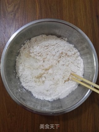 青椒猪肉馅饼的做法步骤：2