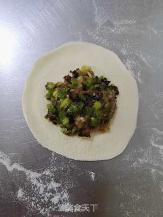 青椒猪肉馅饼的做法步骤：8
