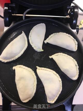 媲美饭店韭菜盒子的做法步骤：11