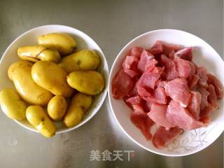 土豆烧肉的做法步骤：1