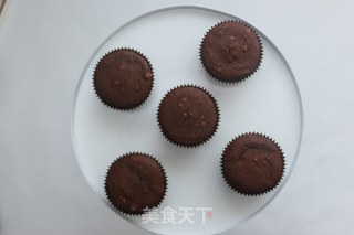 费列罗巧克力杯子蛋糕的做法步骤：12