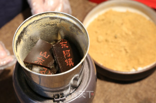 纯手工自制阿胶糕的做法步骤：1