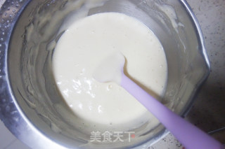 草莓海绵豆沙裱花纸杯蛋糕的做法步骤：6
