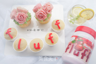 草莓海绵豆沙裱花纸杯蛋糕的做法步骤：15
