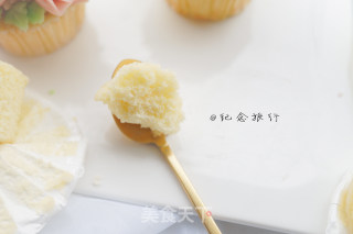 草莓海绵豆沙裱花纸杯蛋糕的做法步骤：18