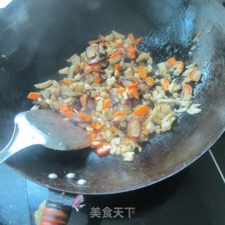 咸萝卜丁烧腊肉的做法步骤：8