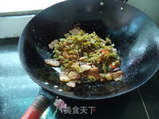 干烧酸辣腊肉的做法步骤：6