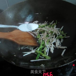 青椒芋头丝煎蛋的做法步骤：4