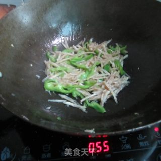 青椒芋头丝煎蛋的做法步骤：5