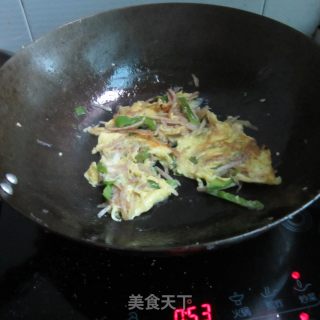 青椒芋头丝煎蛋的做法步骤：8