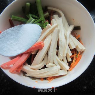 鱼香海带豆腐丝的做法步骤：2