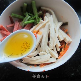 鱼香海带豆腐丝的做法步骤：5