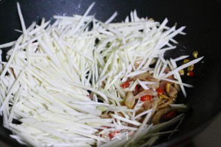茭白炒肉丝的做法步骤：7