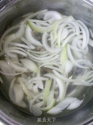 美味快捷麻辣营养拌面的做法步骤：2