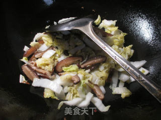 香菇炒娃娃菜的做法步骤：3